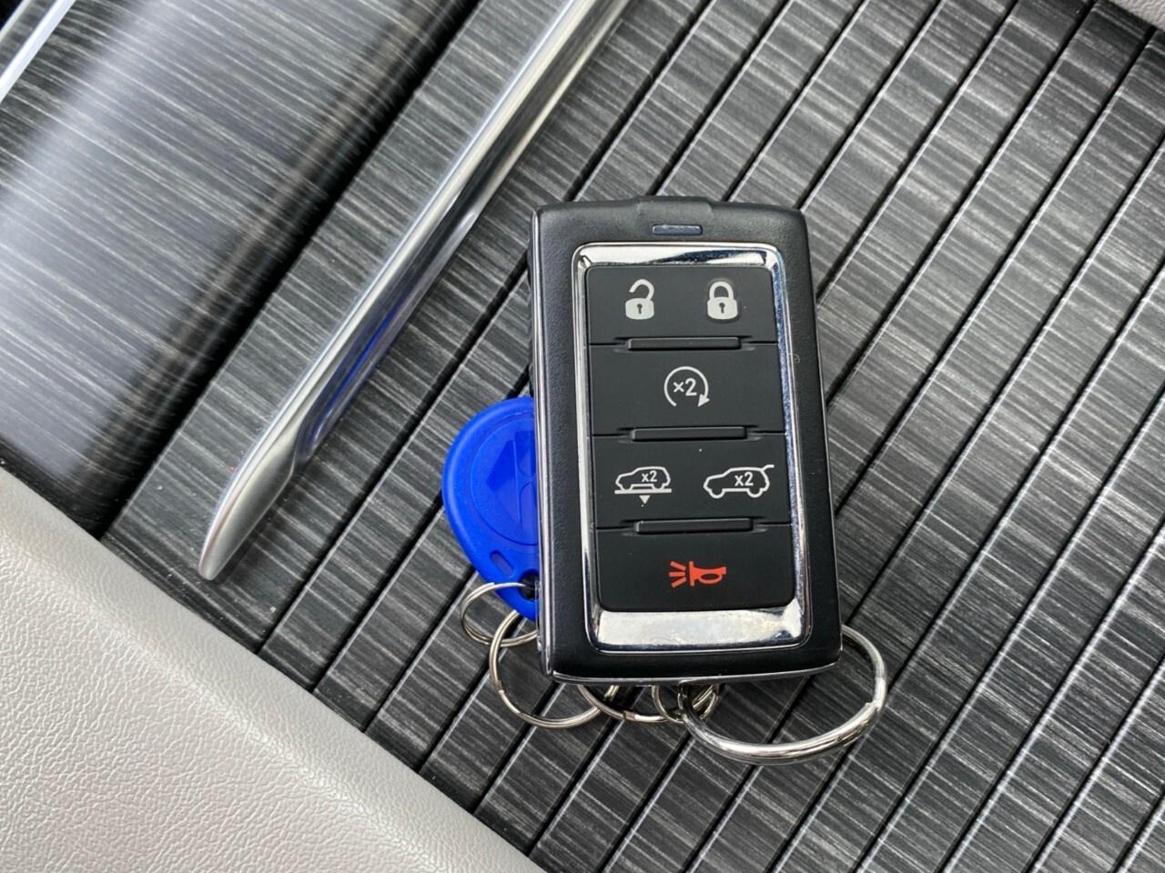 2023 Jeep Wagoneer Series III 4x4 Photo