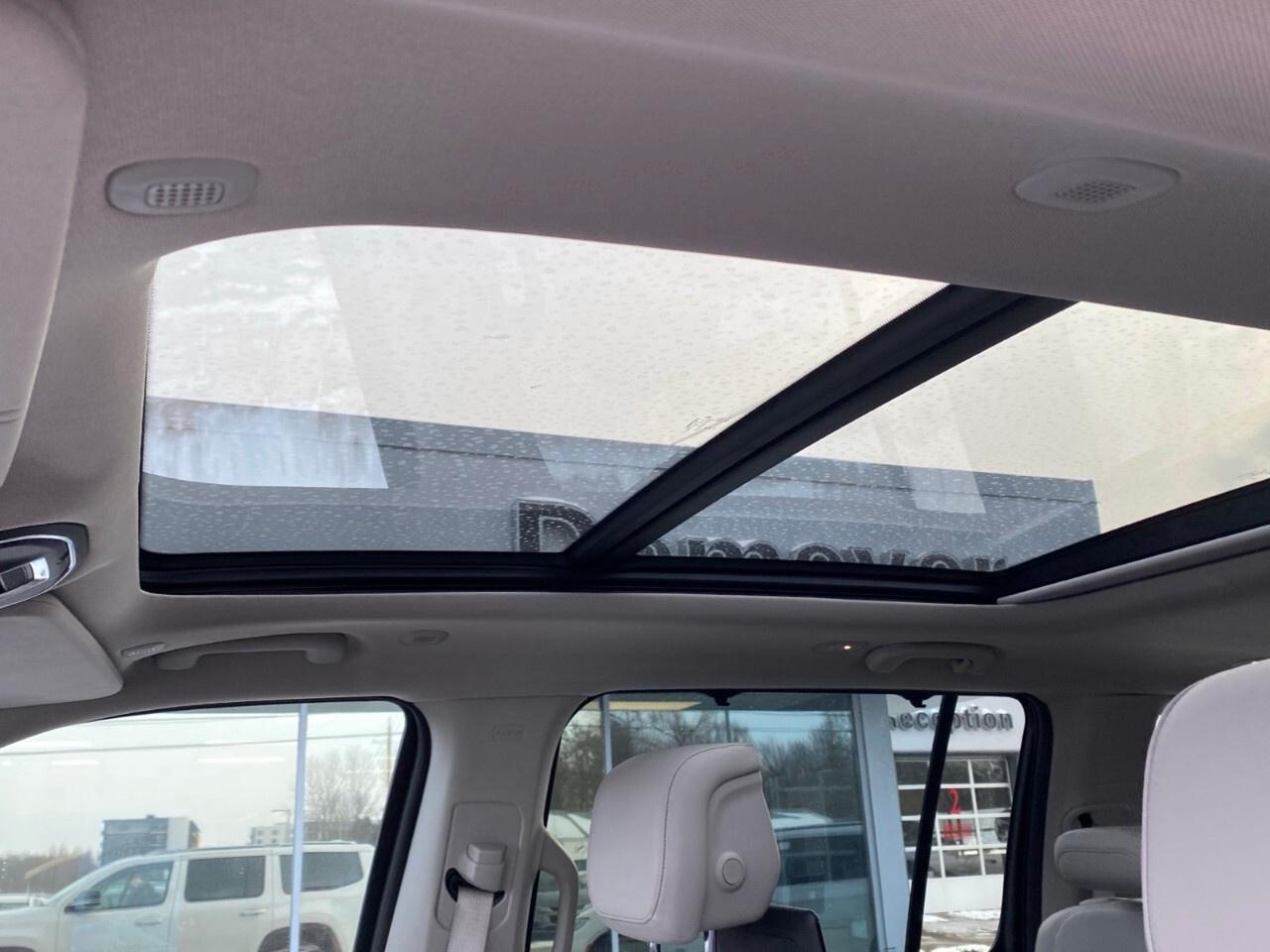 2023 Jeep Wagoneer Series III 4x4 Photo