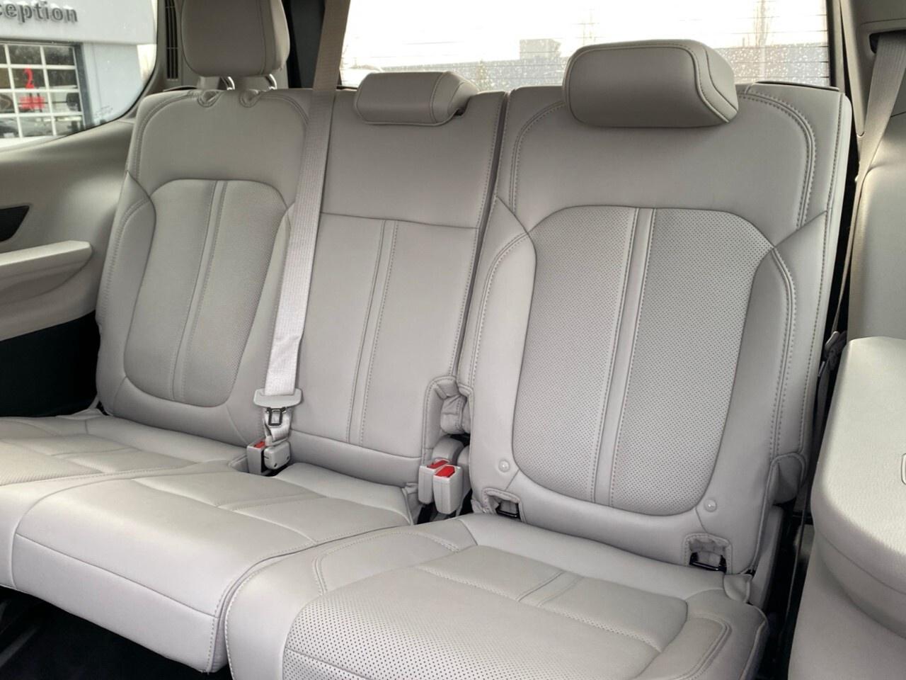 2023 Jeep Wagoneer Series III 4x4 Photo