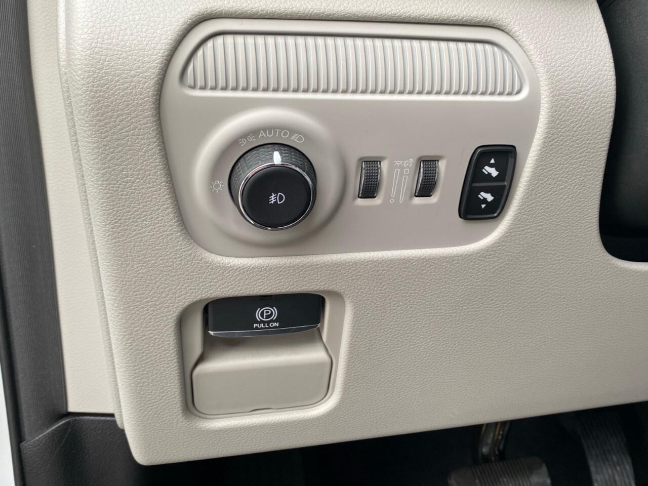 2023 Jeep Wagoneer Series III 4x4 Photo