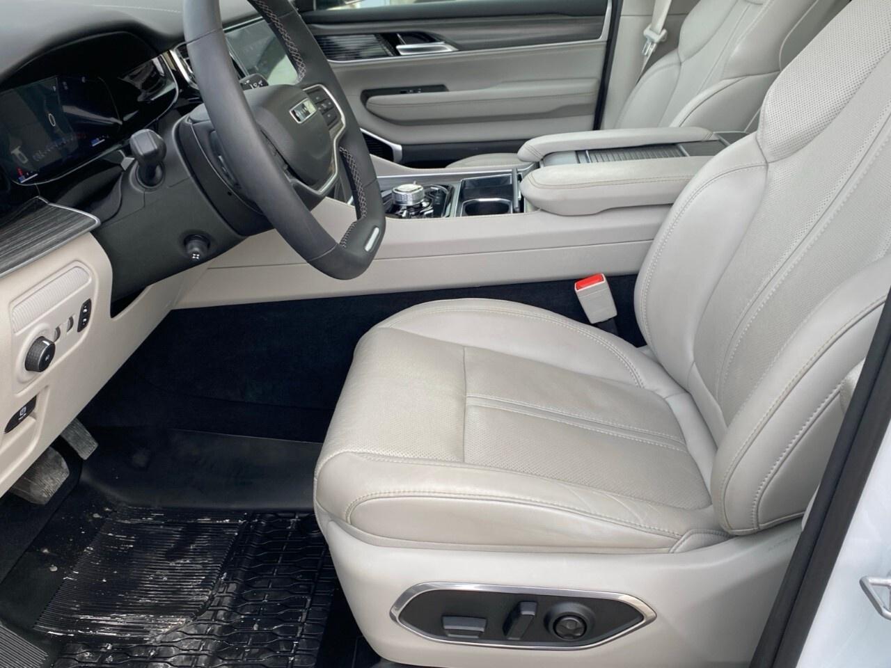 2023 Jeep Wagoneer Series III 4x4 Photo