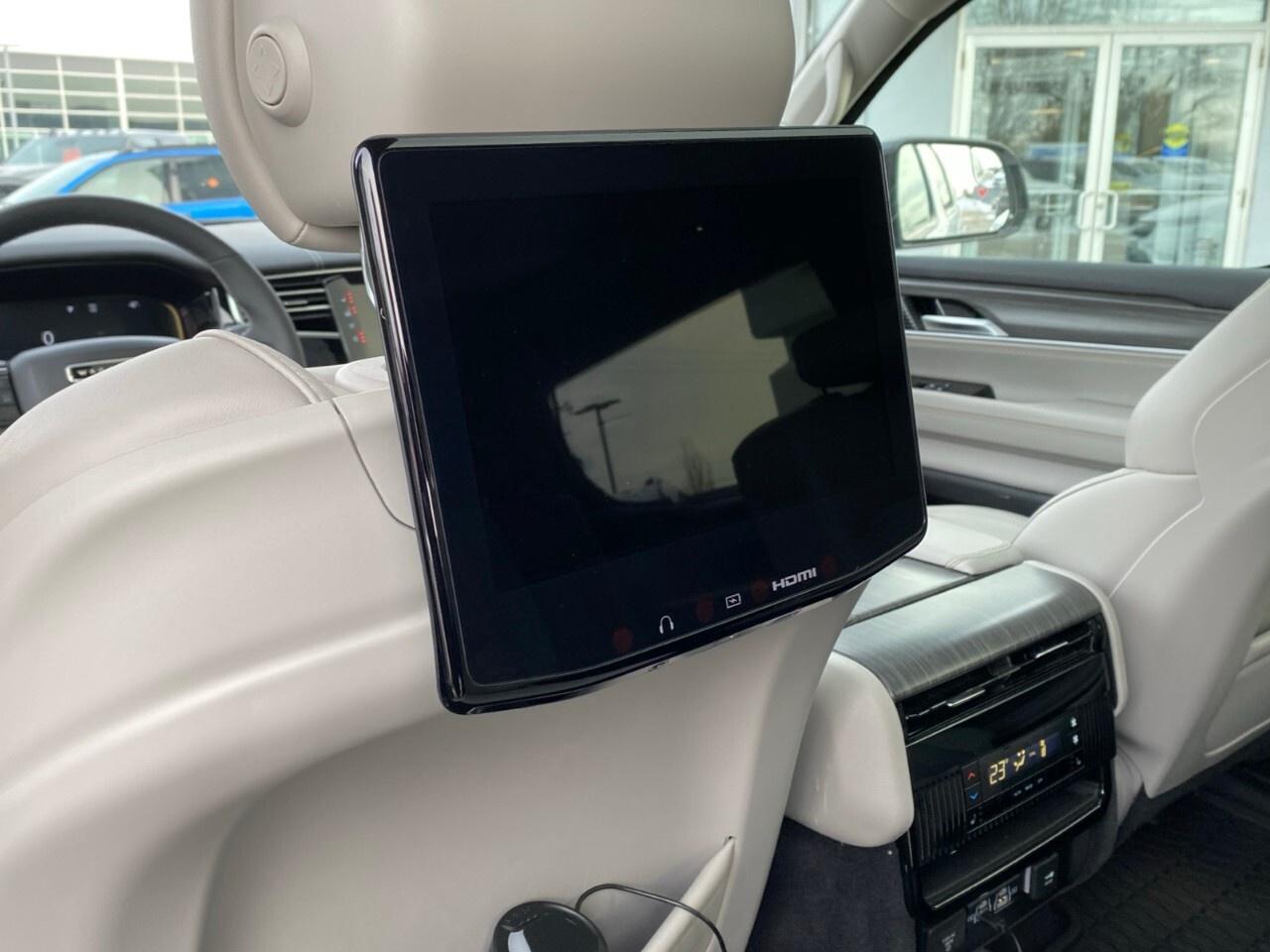 2023 Jeep Wagoneer Series III 4x4 Photo