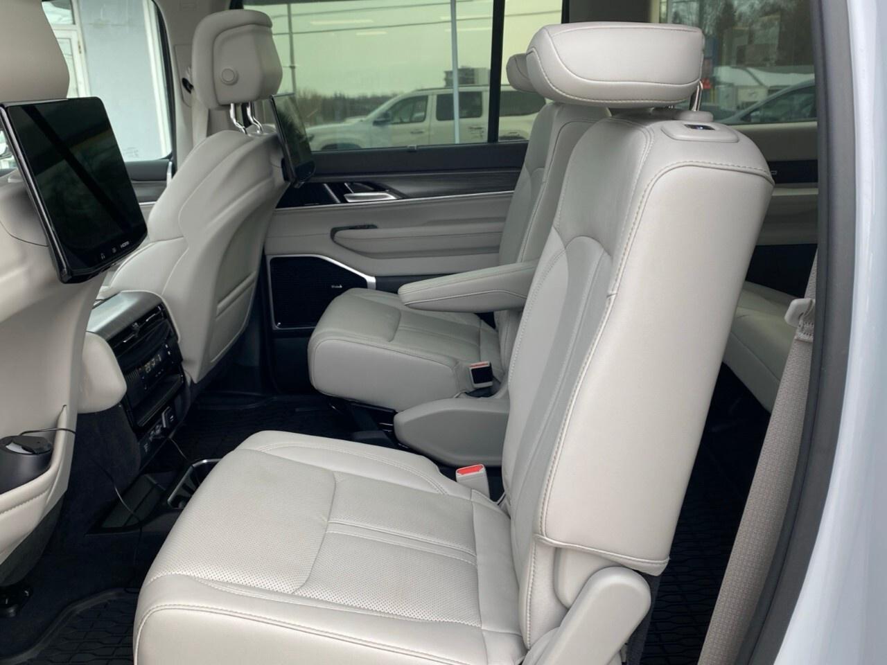 2023 Jeep Wagoneer Series III 4x4 Photo