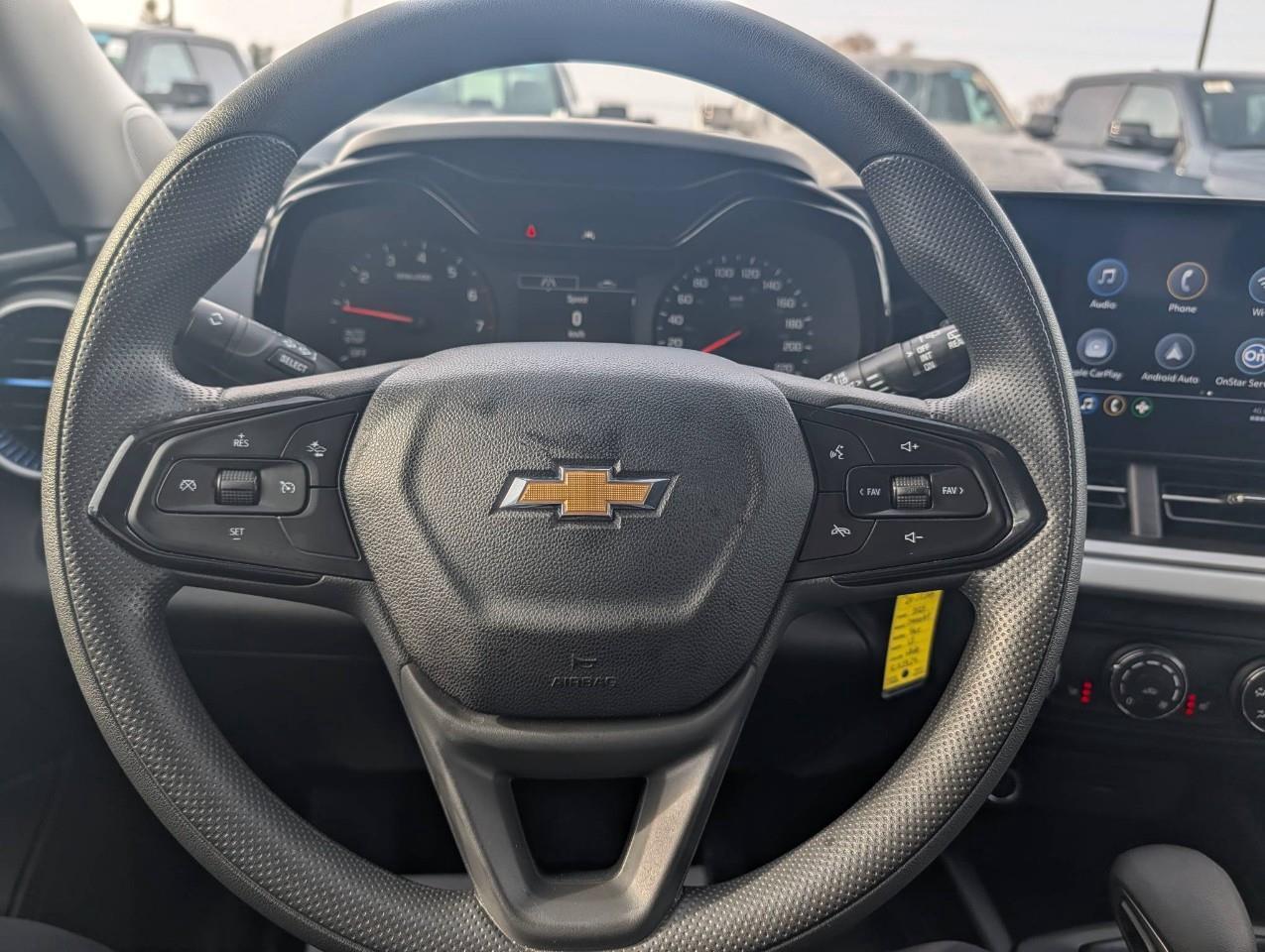 2025 Chevrolet Trax LS No accidents / Winter and summer tires / Low Km Photo