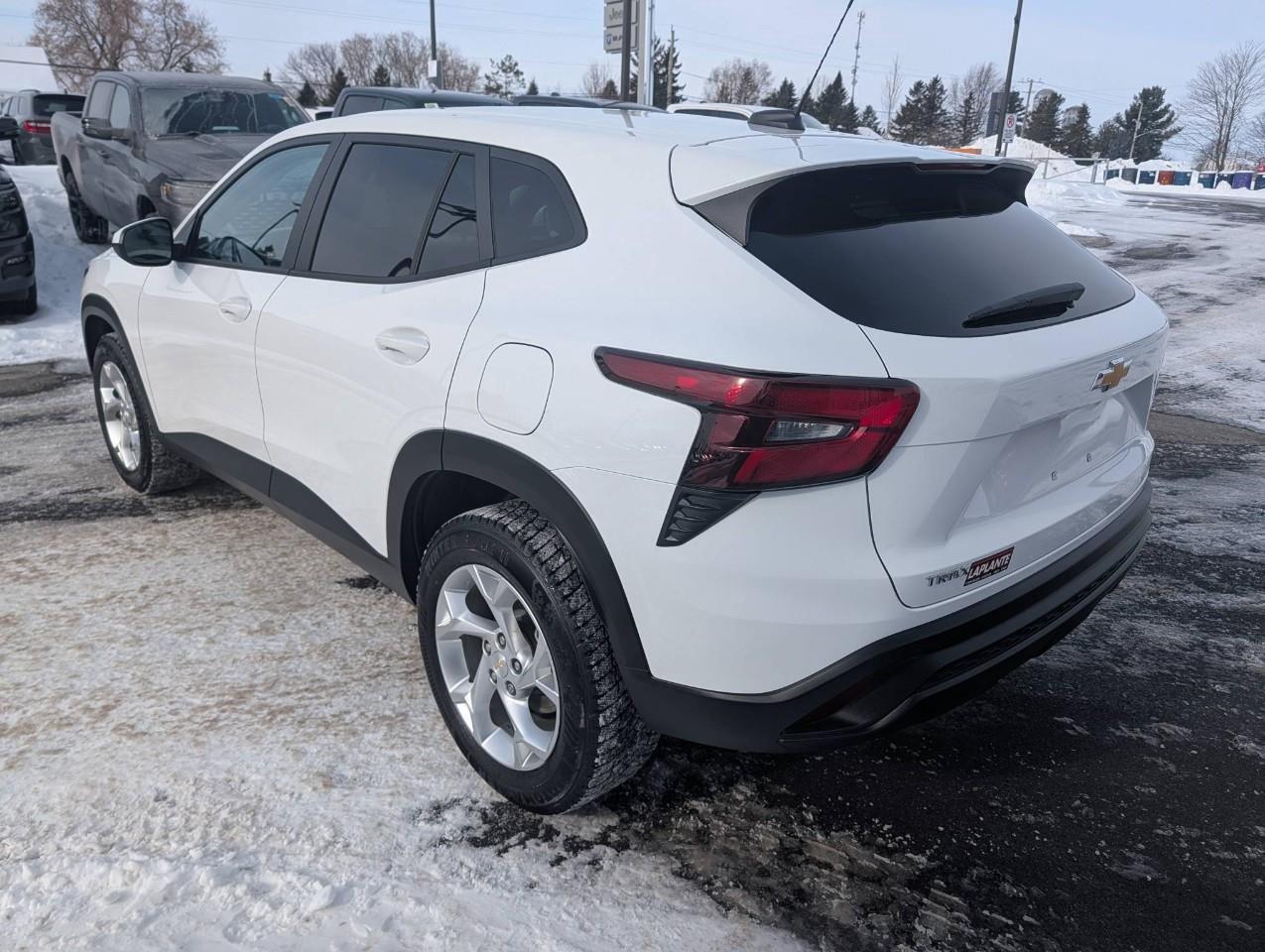 2025 Chevrolet Trax LS No accidents / Winter and summer tires / Low Km Photo