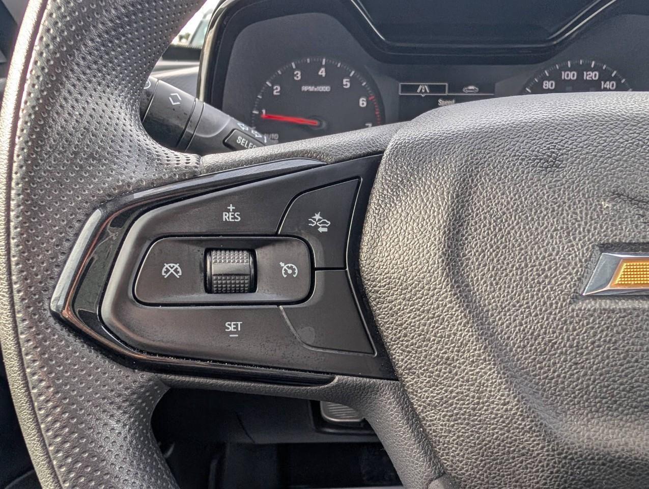 2025 Chevrolet Trax LS No accidents / Winter and summer tires / Low Km Photo