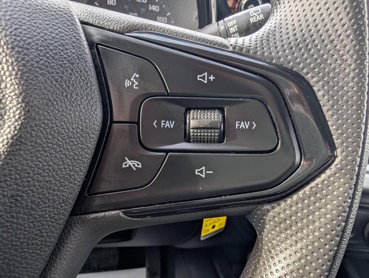 2025 Chevrolet Trax LS No accidents / Winter and summer tires / Low Km Photo