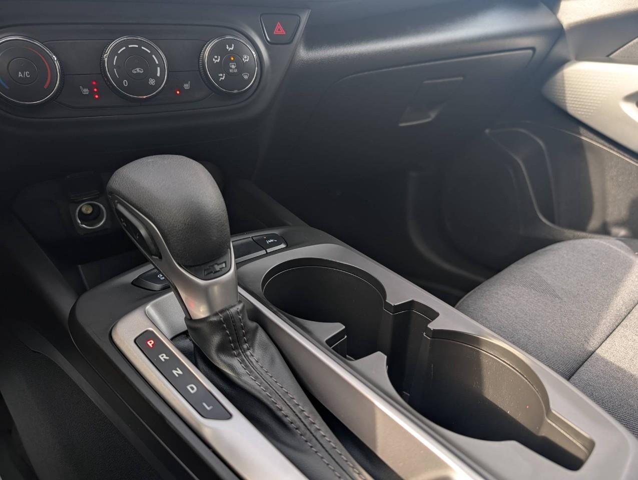 2025 Chevrolet Trax LS No accidents / Winter and summer tires / Low Km Photo