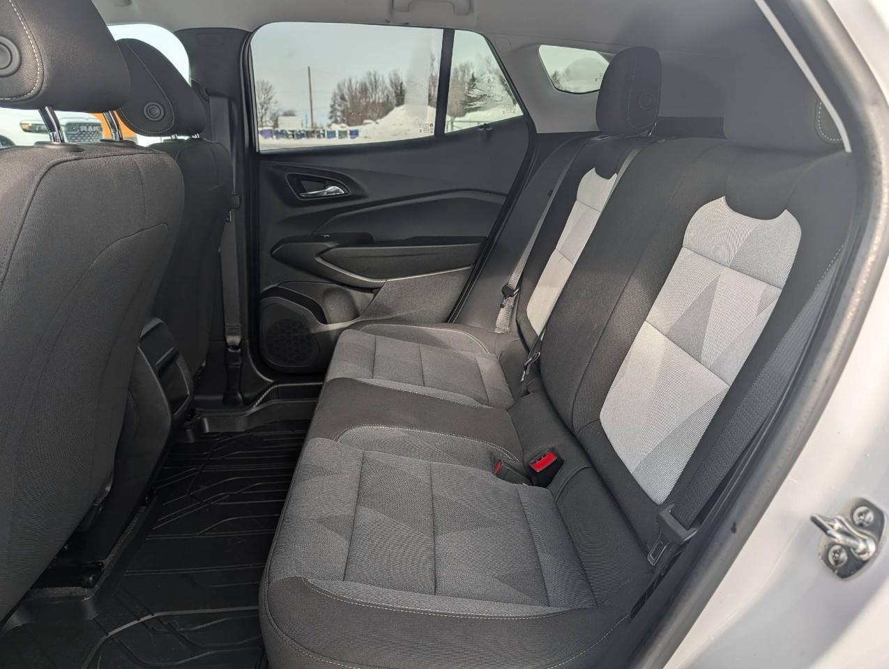 2025 Chevrolet Trax LS No accidents / Winter and summer tires / Low Km Photo