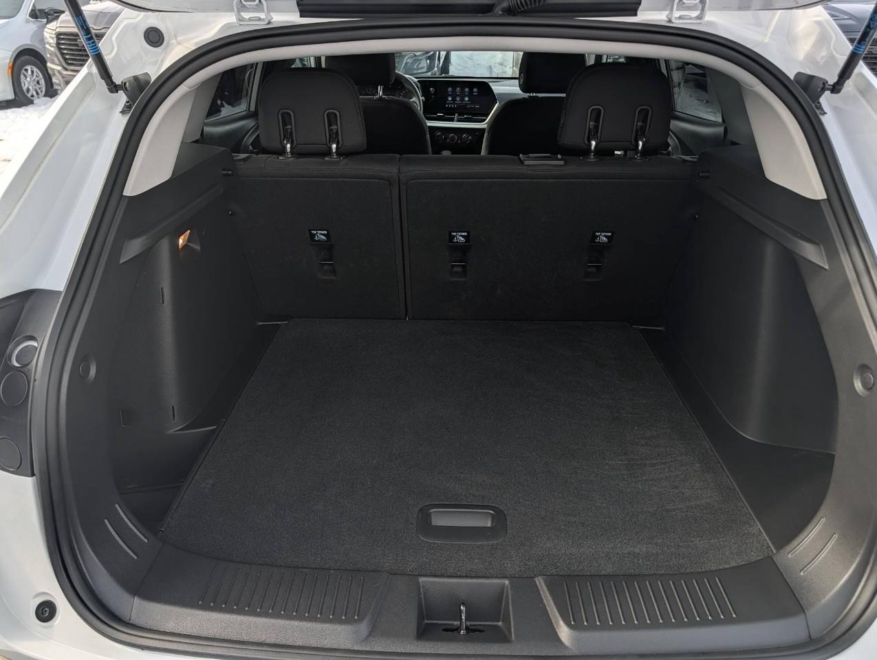 2025 Chevrolet Trax LS No accidents / Winter and summer tires / Low Km Photo