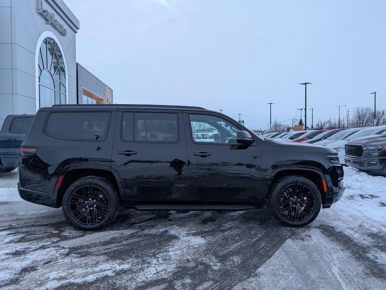 2024 Jeep Wagoneer Series II Carbide NO ACCIDENTS/ Summer and winter Photo