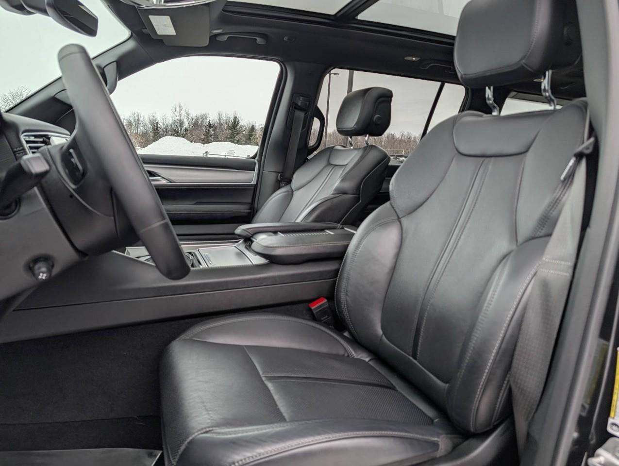 2024 Jeep Wagoneer Series II Carbide NO ACCIDENTS/ Summer and winter Photo