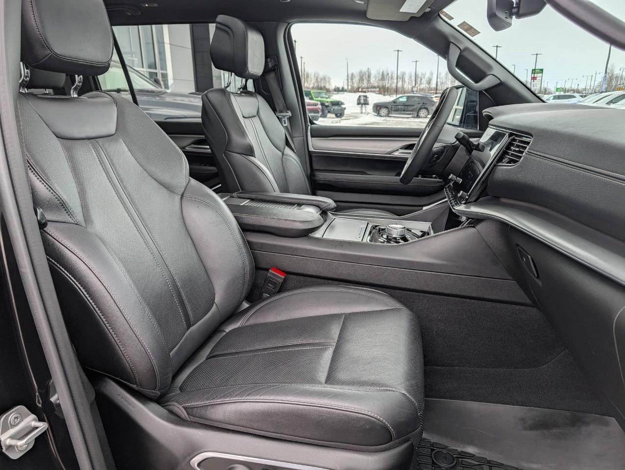 2024 Jeep Wagoneer Series II Carbide NO ACCIDENTS/ Summer and winter Photo