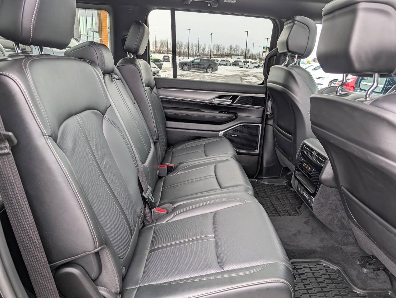 2024 Jeep Wagoneer Series II Carbide NO ACCIDENTS/ Summer and winter Photo