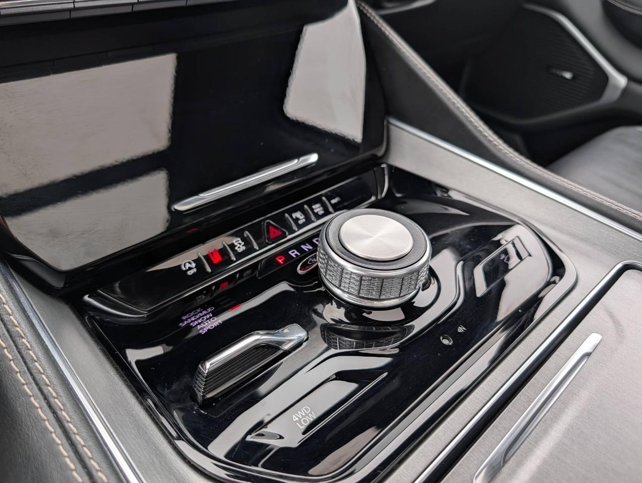 2024 Jeep Wagoneer Series II Carbide NO ACCIDENTS/ Summer and winter Photo