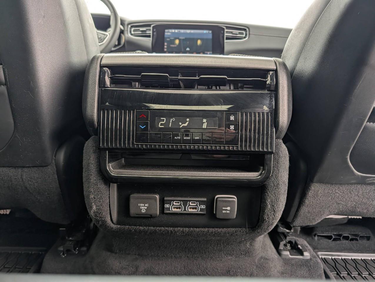 2024 Jeep Wagoneer Series II Carbide NO ACCIDENTS/ Summer and winter Photo