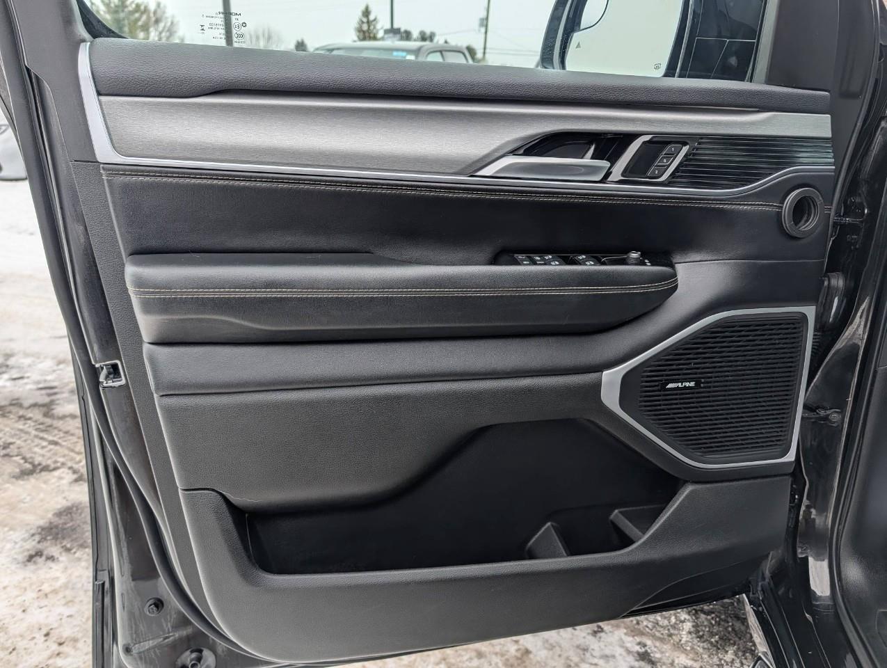 2024 Jeep Wagoneer Series II Carbide NO ACCIDENTS/ Summer and winter Photo