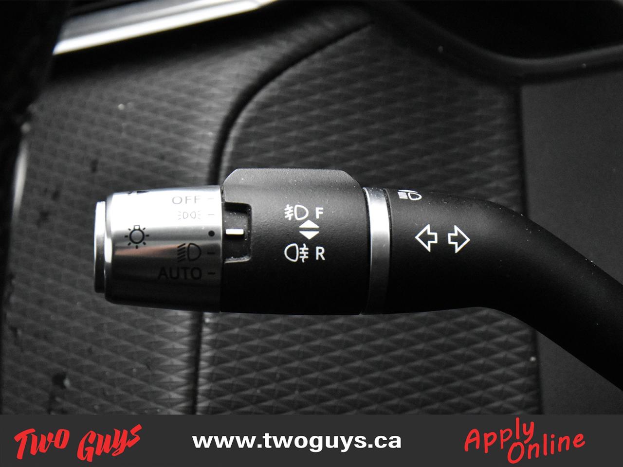 2023 Land Rover Range Rover Velar S 2.0L 4WD   Leather   Panoroof   Air Suspension Photo