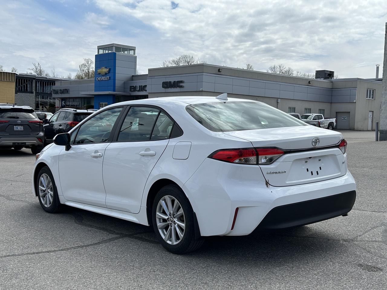 2024 Toyota Corolla LE UPGRADE Photo2