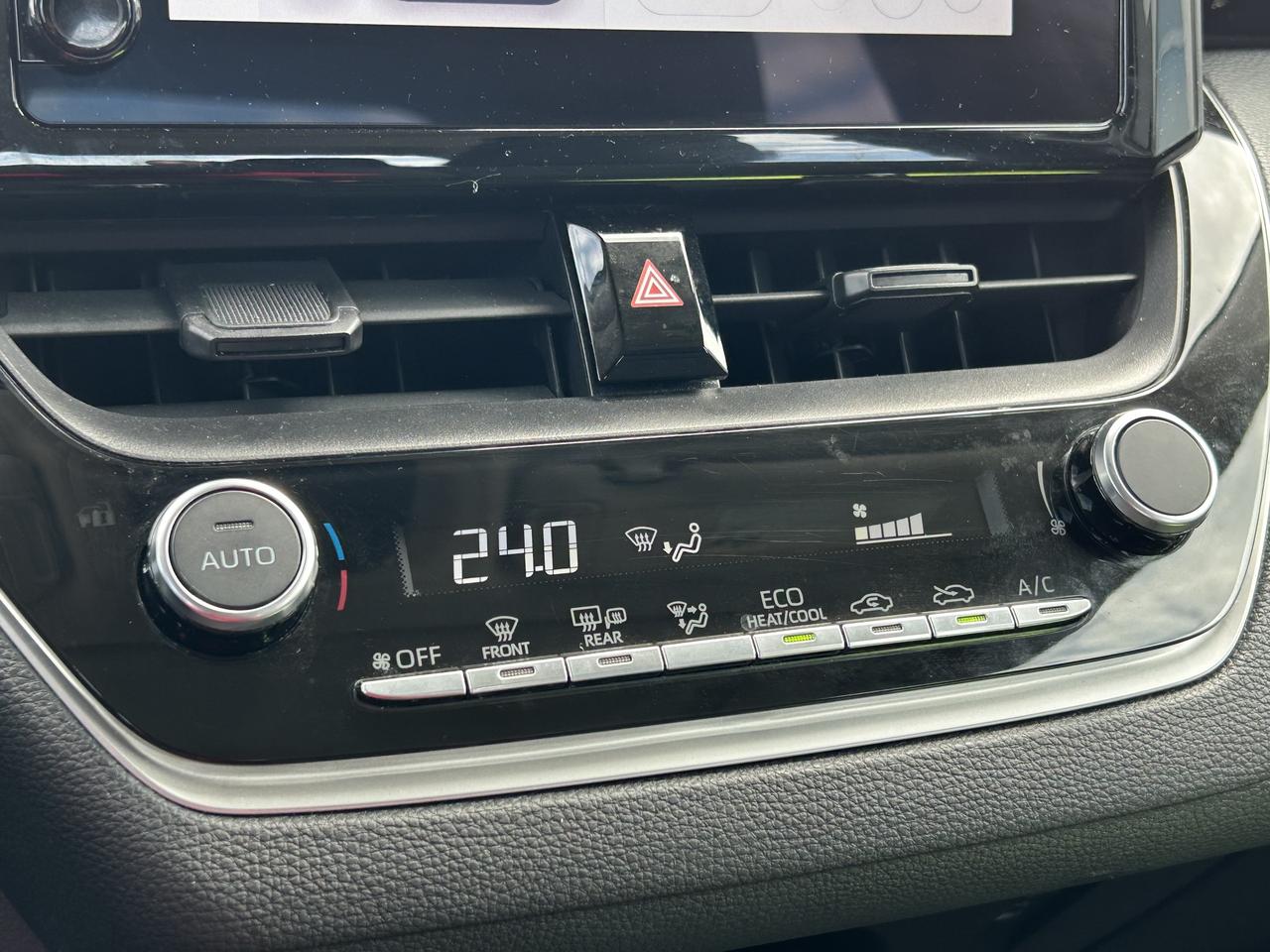 2024 Toyota Corolla LE UPGRADE Photo