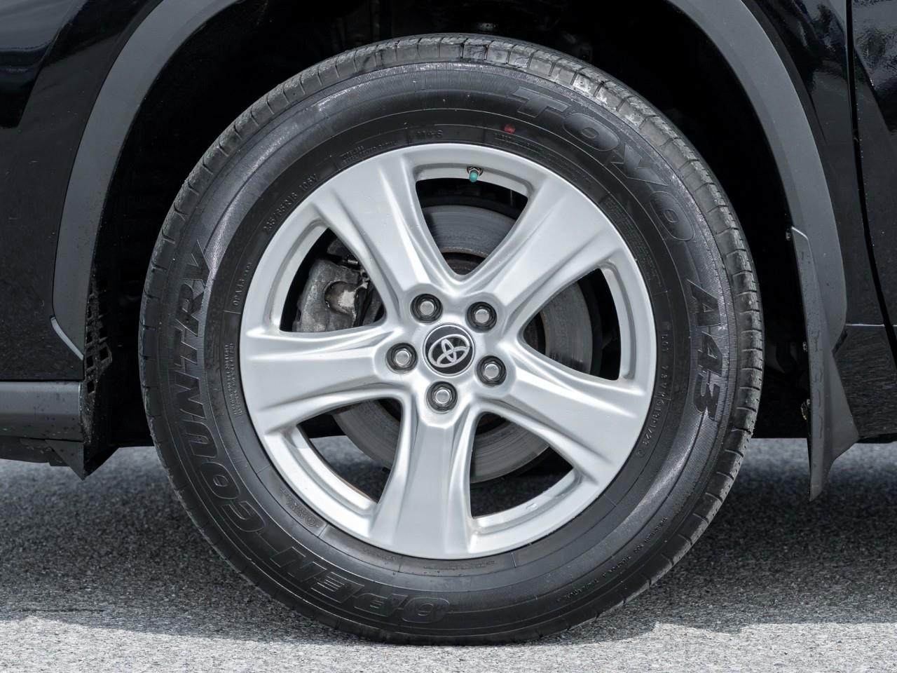 2023 Toyota Highlander Hybrid LE 4dr All-Wheel Drive Photo4