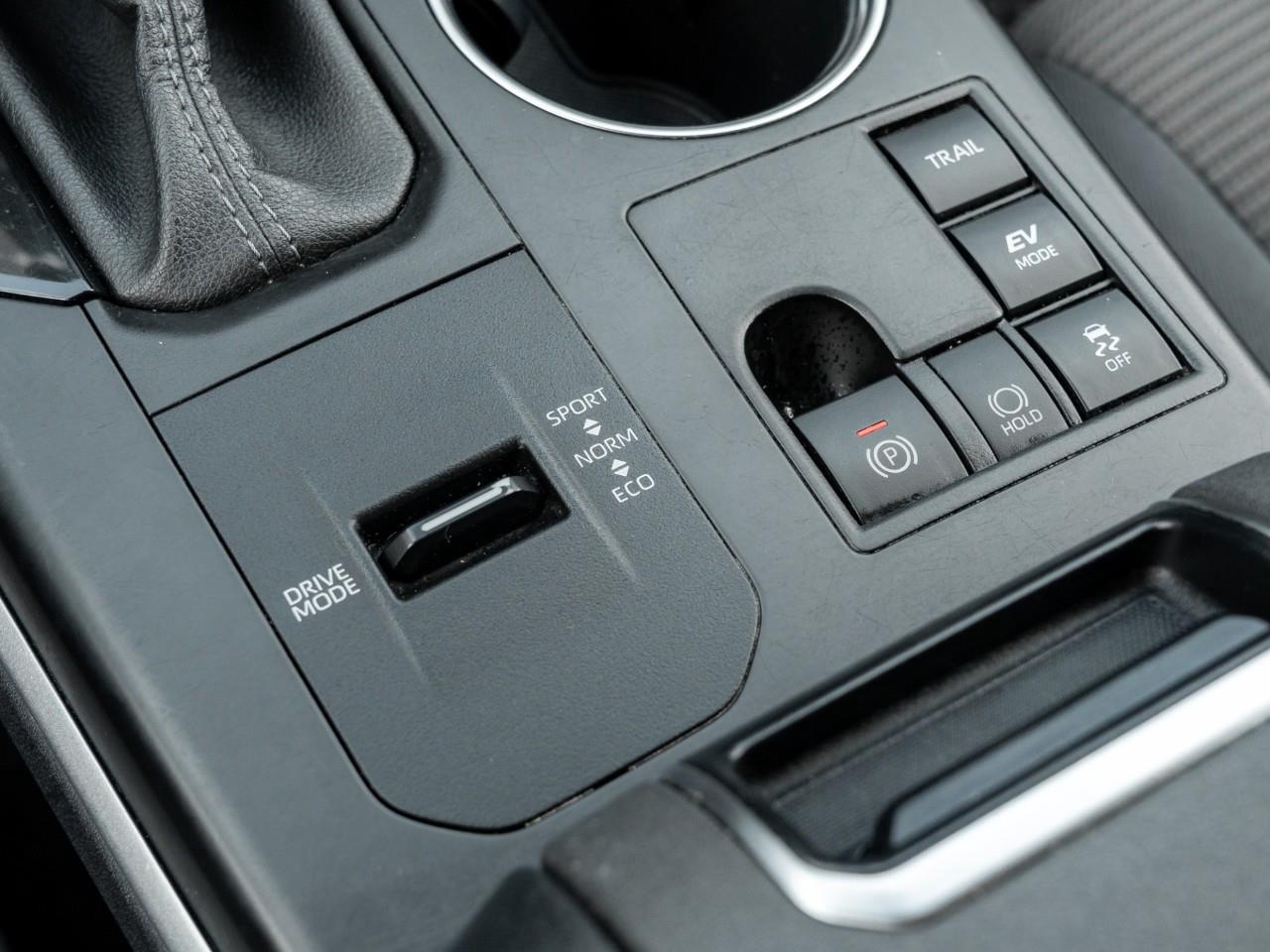 2023 Toyota Highlander Hybrid LE 4dr All-Wheel Drive Photo