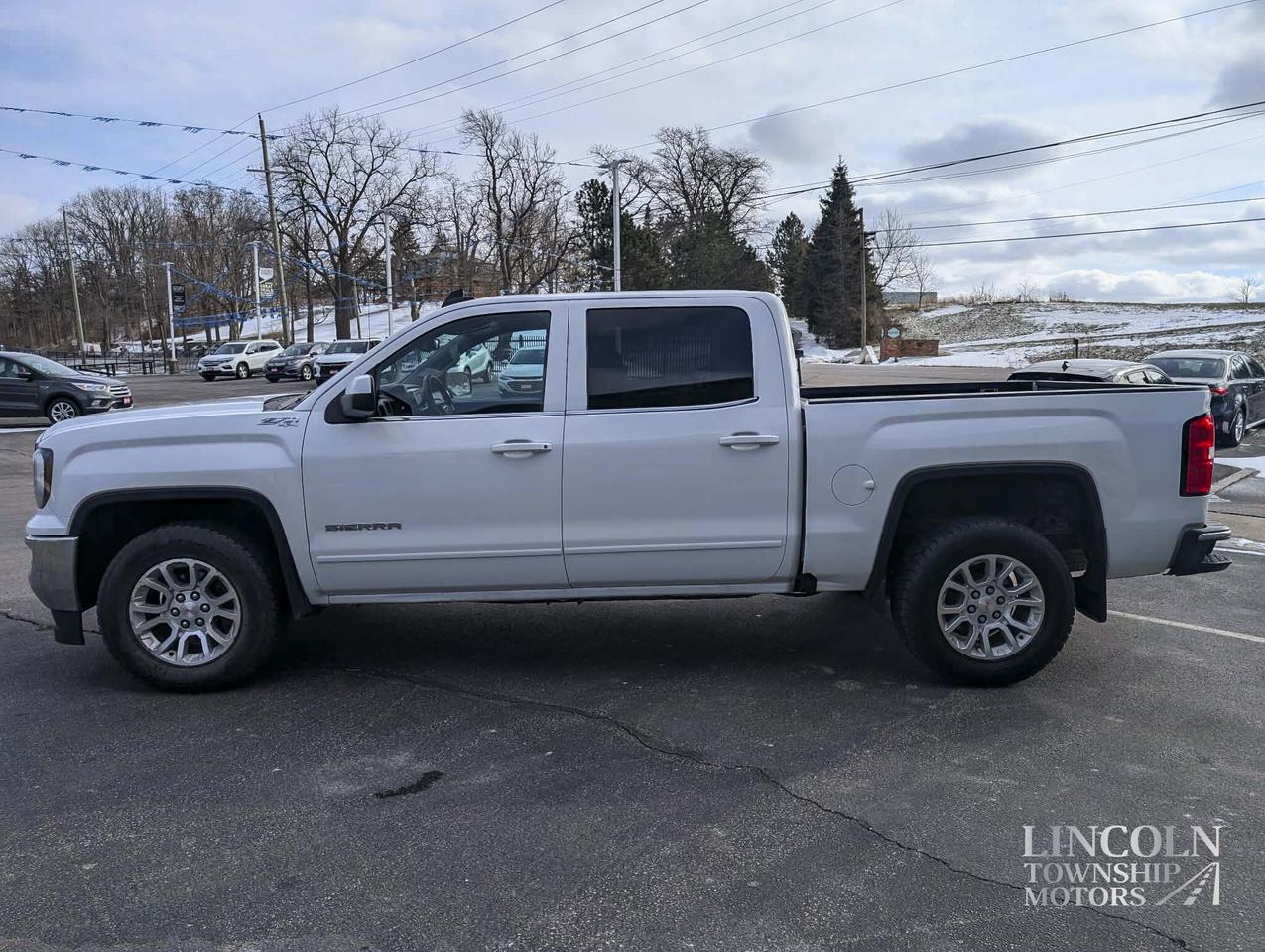 2018 GMC Sierra 1500 SLE- CLEAN CARFAX, V8, 5.3L CREW, RMT START & MORE Photo