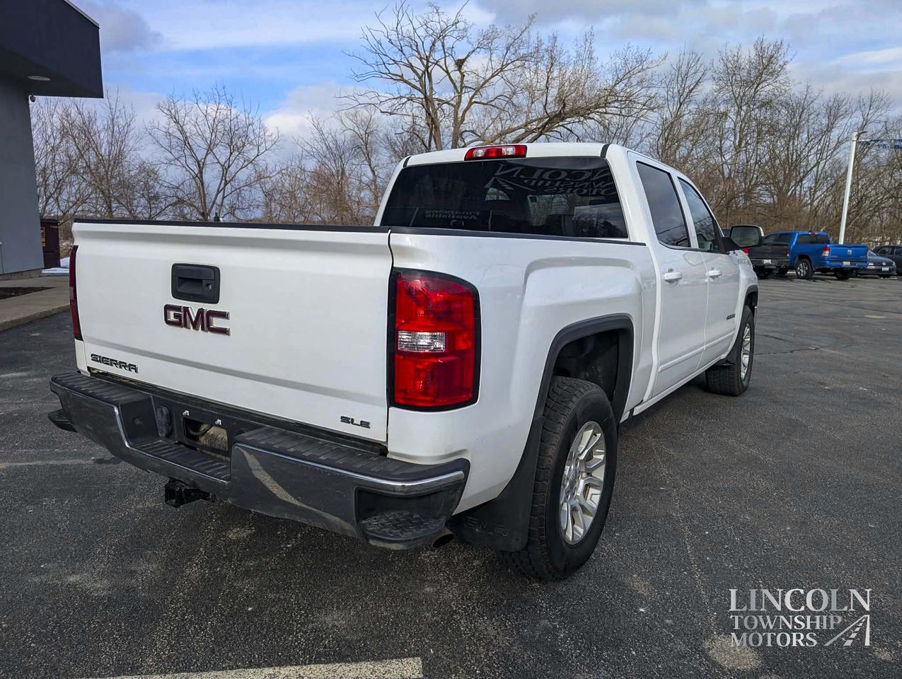 2018 GMC Sierra 1500 SLE- CLEAN CARFAX, V8, 5.3L CREW, RMT START & MORE Photo