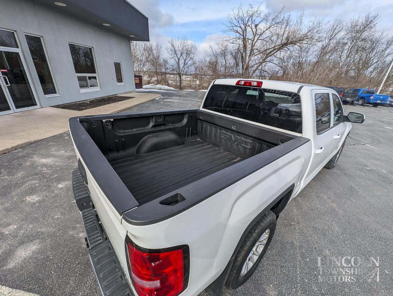 2018 GMC Sierra 1500 SLE- CLEAN CARFAX, V8, 5.3L CREW, RMT START & MORE Photo