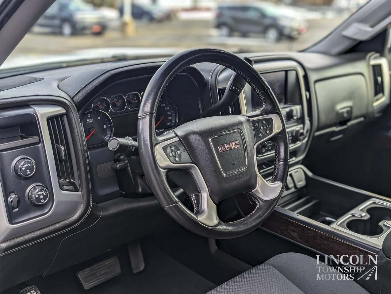 2018 GMC Sierra 1500 SLE- CLEAN CARFAX, V8, 5.3L CREW, RMT START & MORE Photo