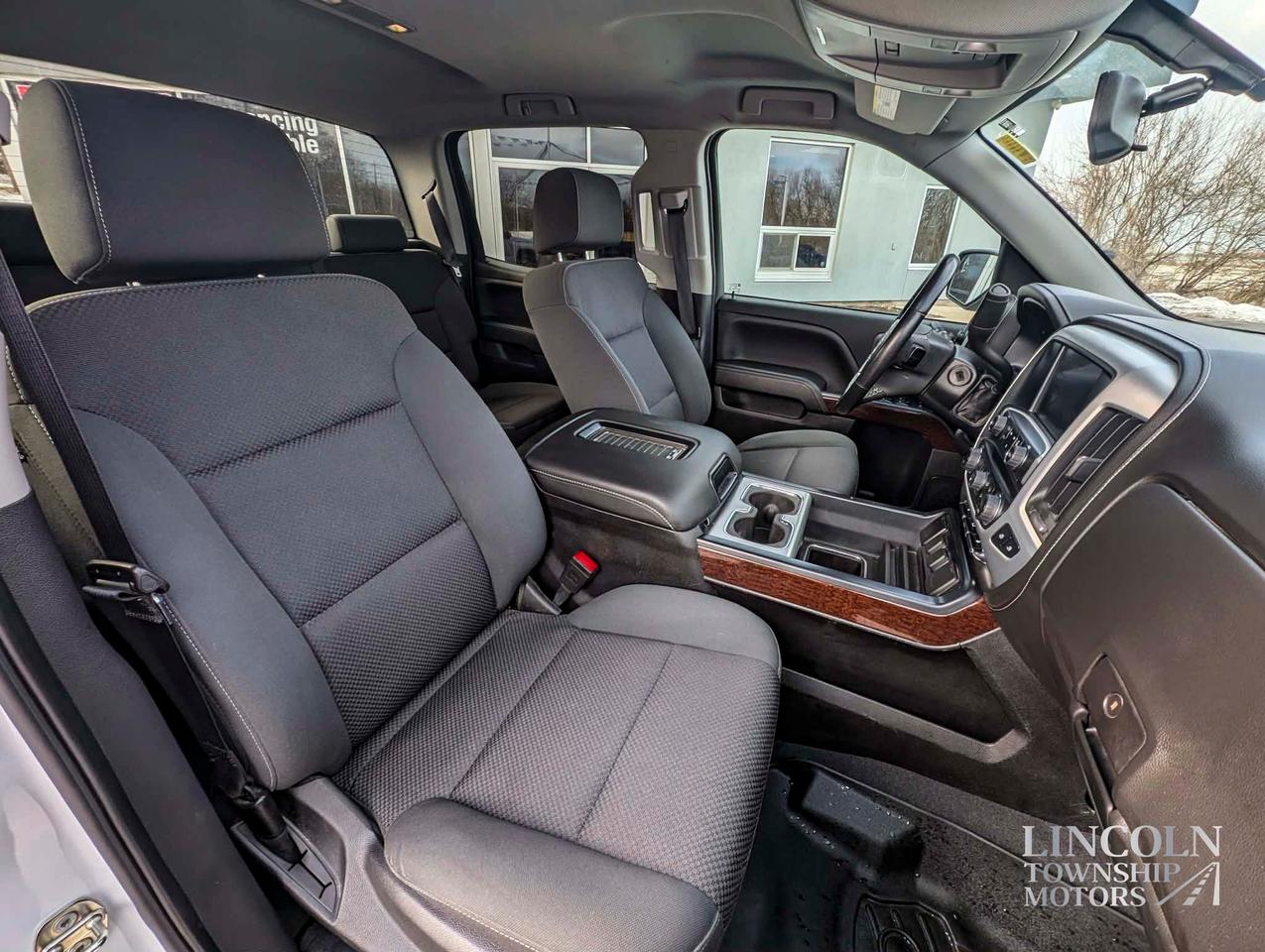 2018 GMC Sierra 1500 SLE- CLEAN CARFAX, V8, 5.3L CREW, RMT START & MORE Photo