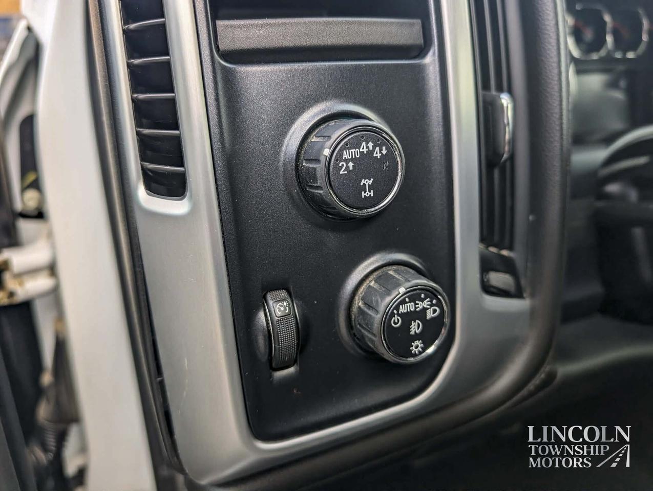 2018 GMC Sierra 1500 SLE- CLEAN CARFAX, V8, 5.3L CREW, RMT START & MORE Photo