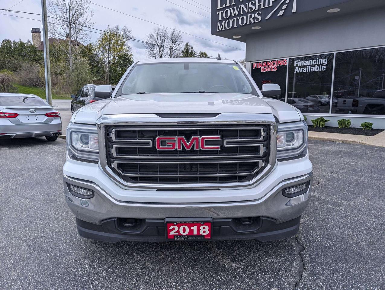 2018 GMC Sierra 1500 SLE- CLEAN CARFAX, V8, 5.3L CREW, RMT START & MORE Photo