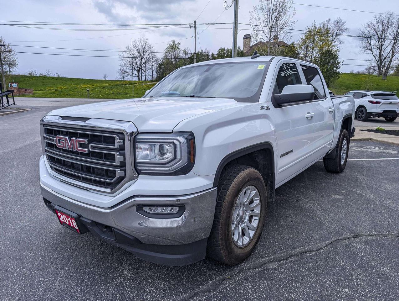 2018 GMC Sierra 1500 SLE- CLEAN CARFAX, V8, 5.3L CREW, RMT START & MORE Photo4