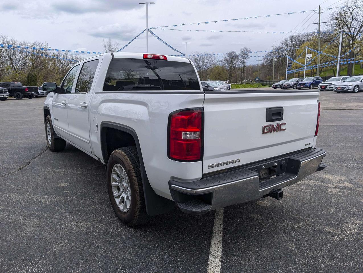 2018 GMC Sierra 1500 SLE- CLEAN CARFAX, V8, 5.3L CREW, RMT START & MORE Photo