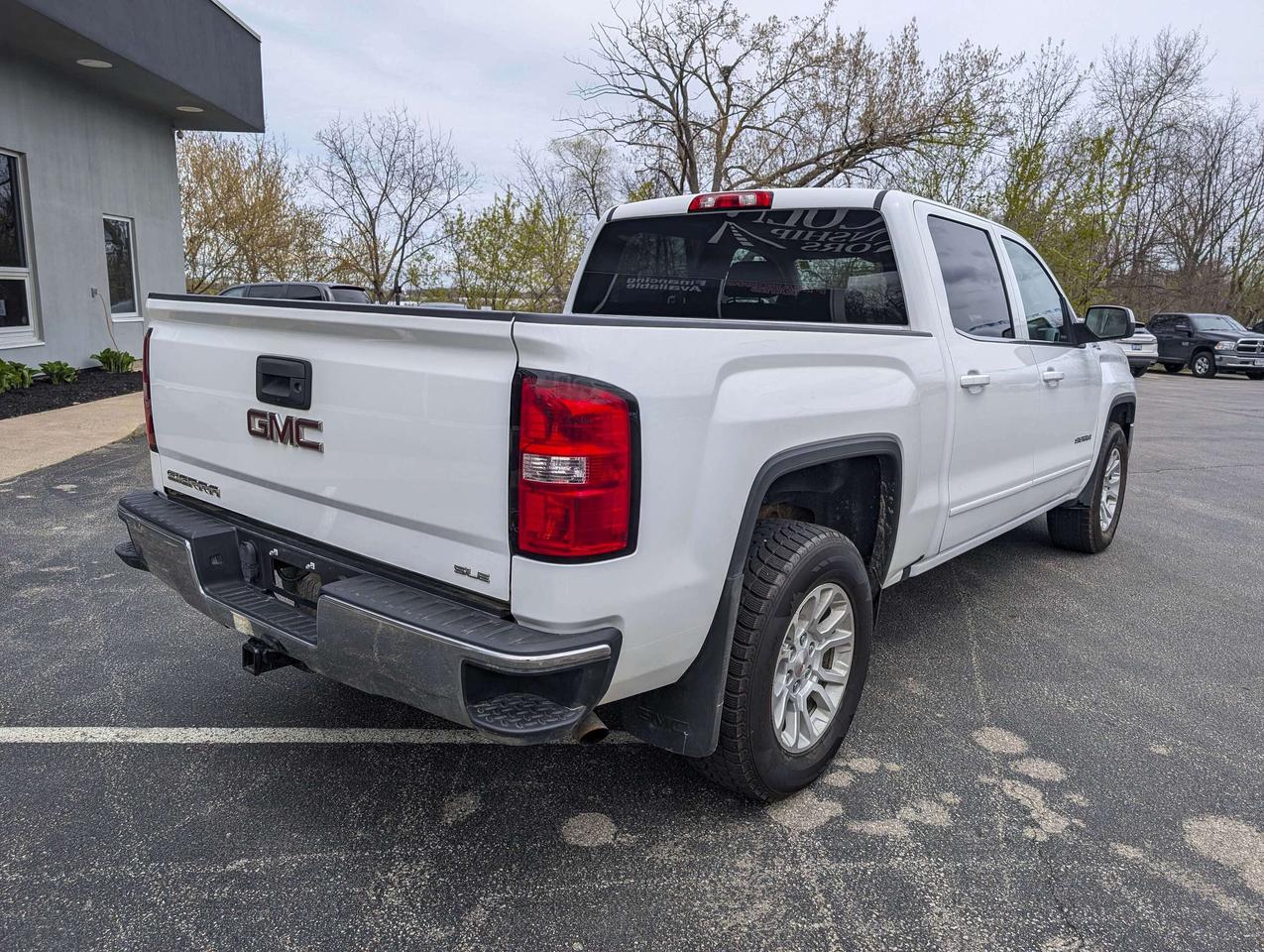 2018 GMC Sierra 1500 SLE- CLEAN CARFAX, V8, 5.3L CREW, RMT START & MORE Photo