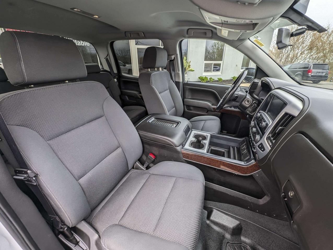 2018 GMC Sierra 1500 SLE- CLEAN CARFAX, V8, 5.3L CREW, RMT START & MORE Photo