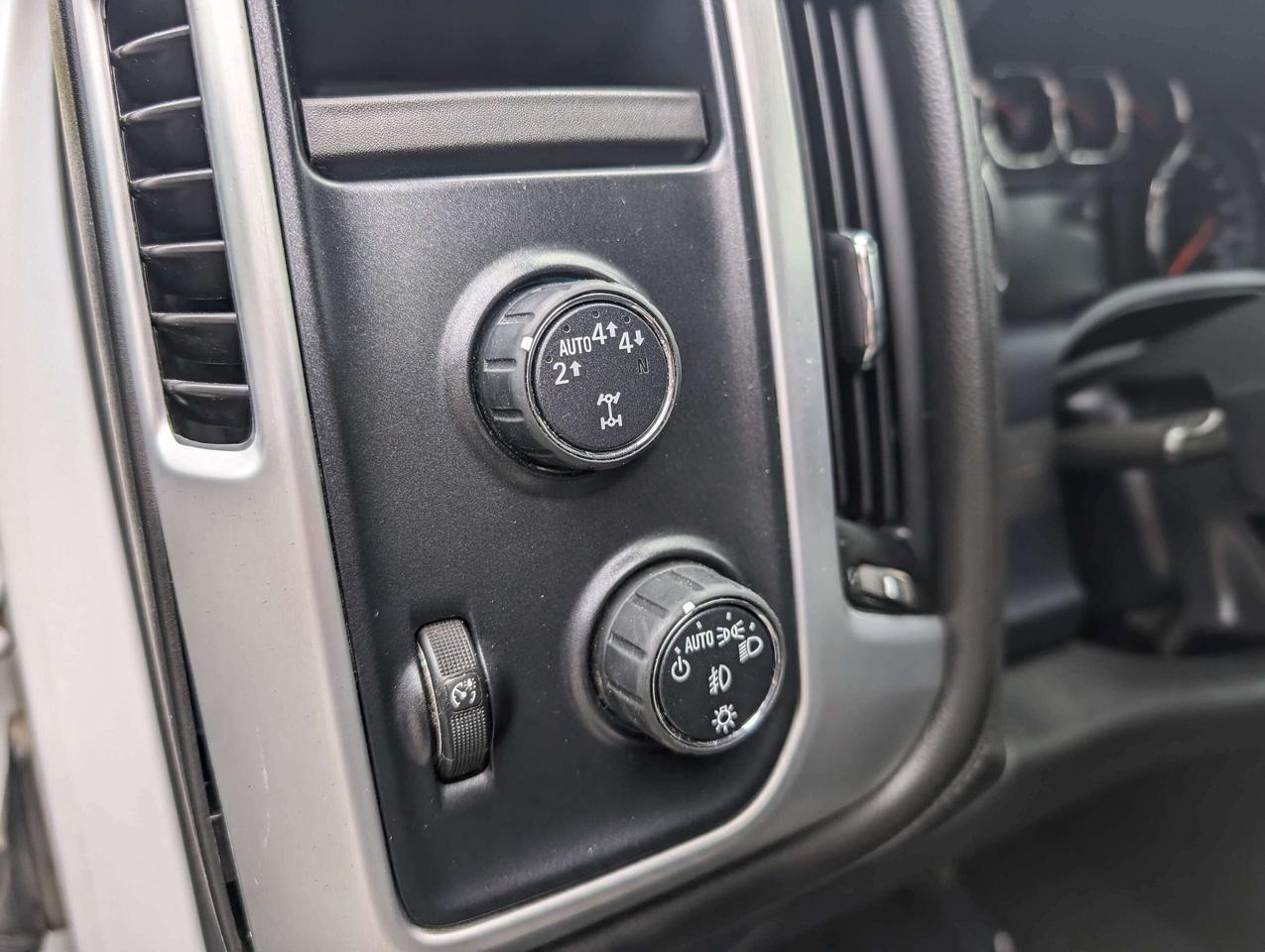 2018 GMC Sierra 1500 SLE- CLEAN CARFAX, V8, 5.3L CREW, RMT START & MORE Photo