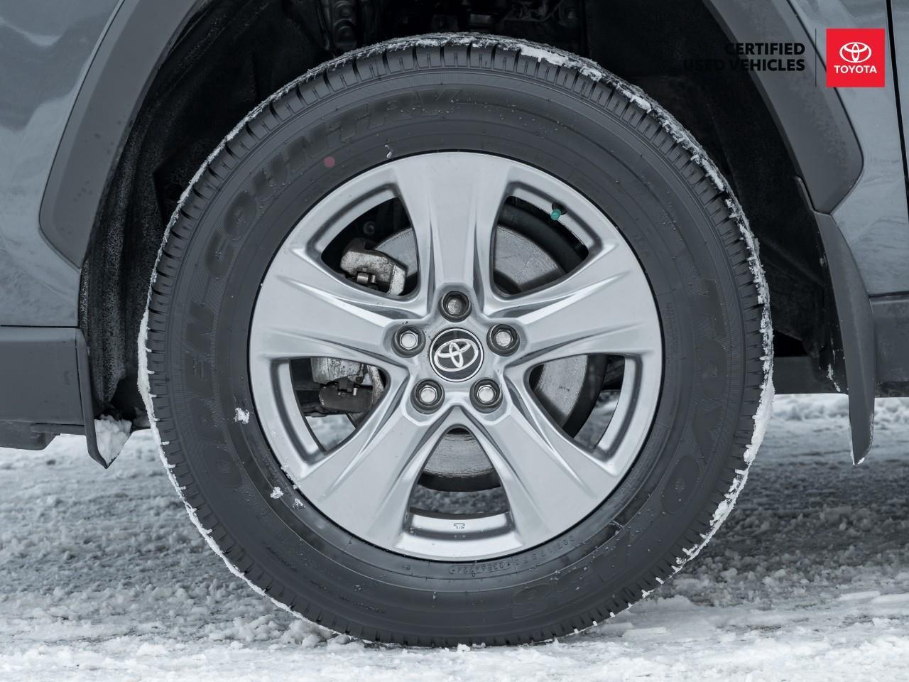 2025 Toyota RAV4 XLE 4dr All-wheel Drive Photo4