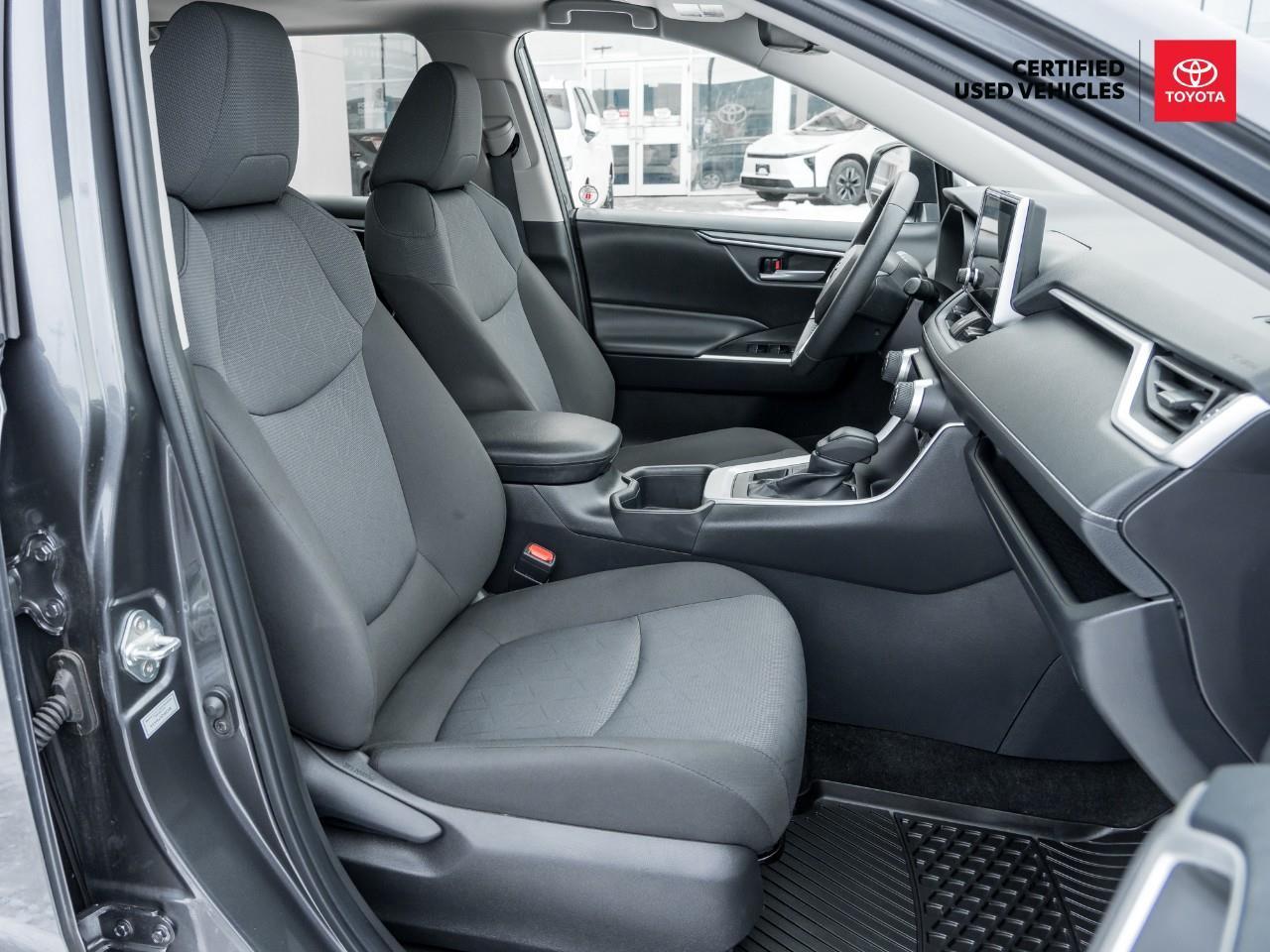 2025 Toyota RAV4 XLE 4dr All-wheel Drive Photo