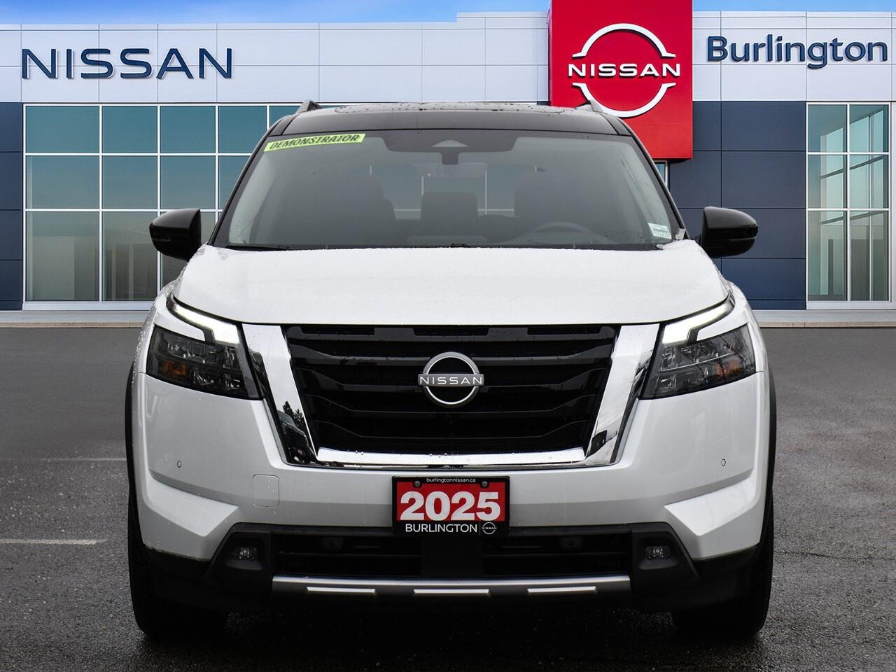 2025 Nissan Pathfinder PLATINUM - PREVIOUS MANAGER DEMONSTRATOR Photo