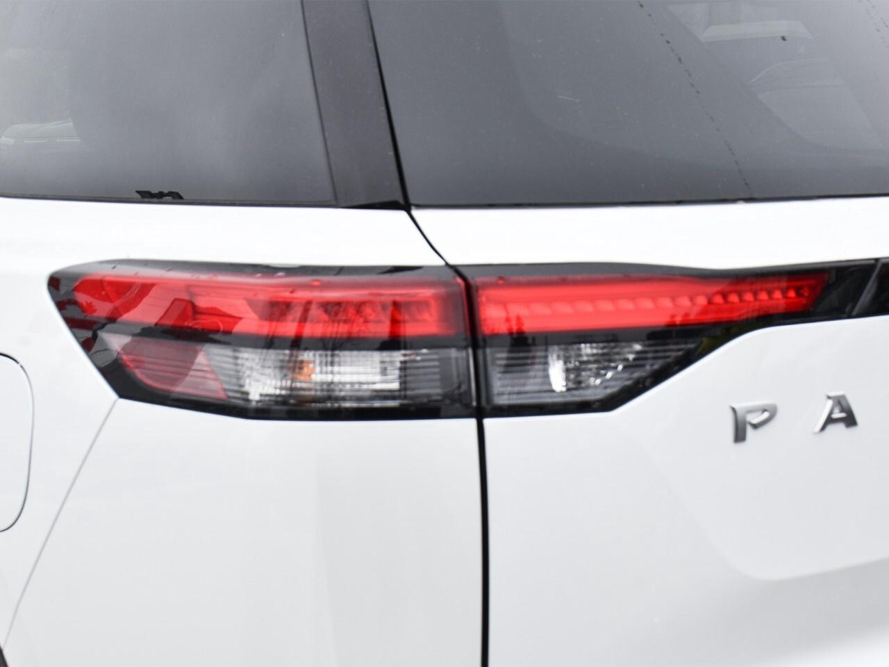 2025 Nissan Pathfinder PLATINUM - PREVIOUS MANAGER DEMONSTRATOR Photo