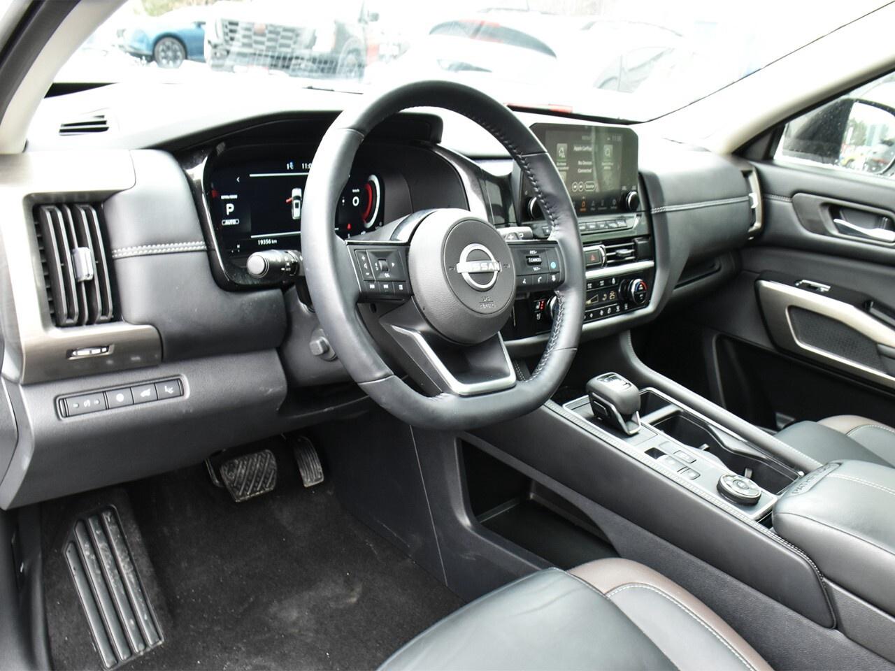 2025 Nissan Pathfinder PLATINUM - PREVIOUS MANAGER DEMONSTRATOR Photo