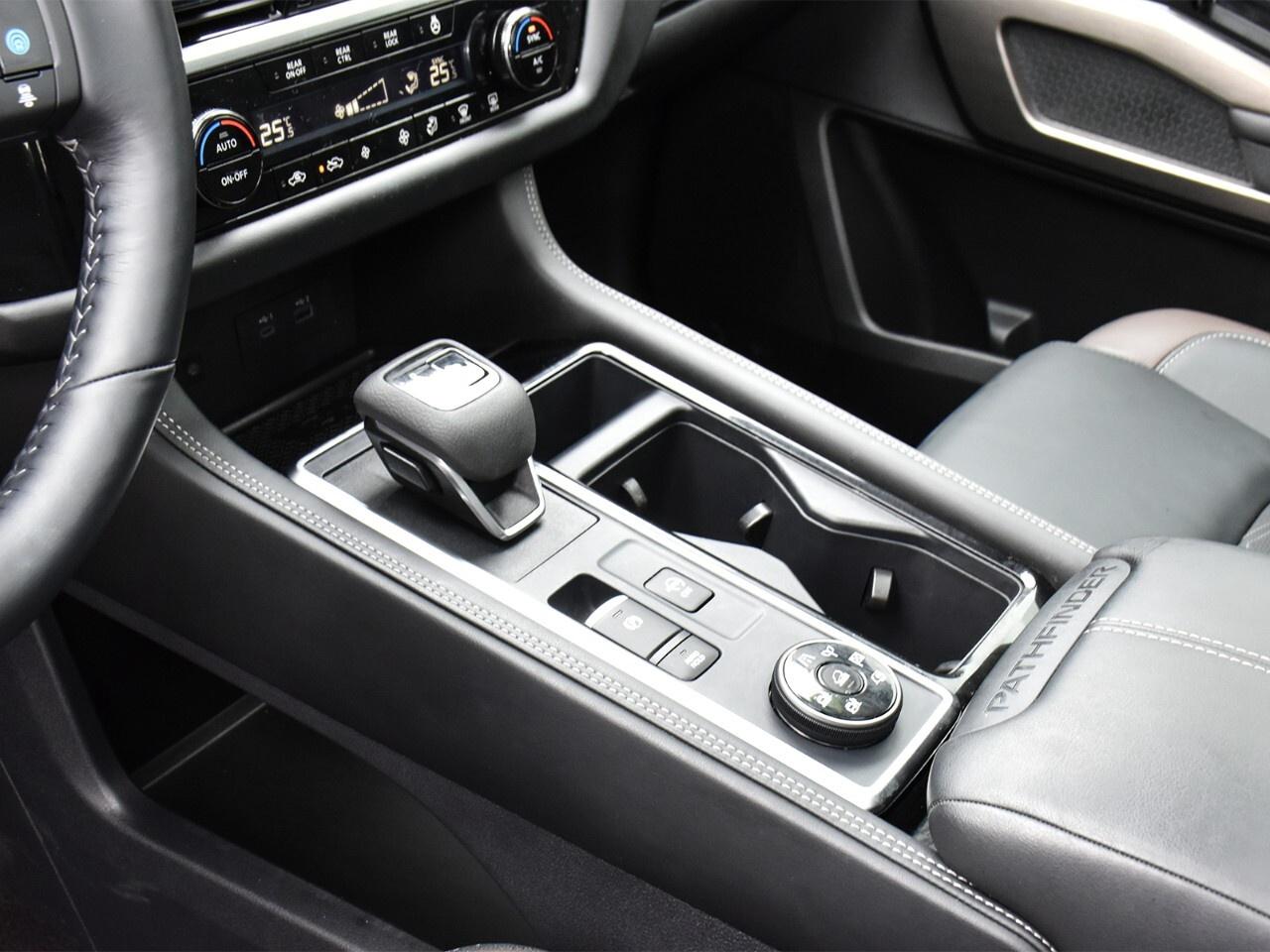 2025 Nissan Pathfinder PLATINUM - PREVIOUS MANAGER DEMONSTRATOR Photo