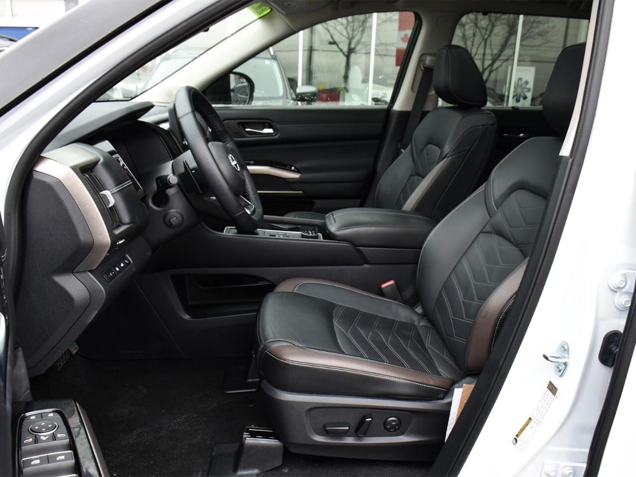 2025 Nissan Pathfinder PLATINUM - PREVIOUS MANAGER DEMONSTRATOR Photo