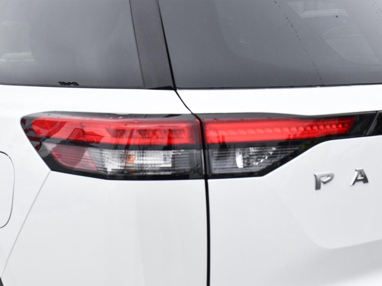 2025 Nissan Pathfinder PLATINUM - PREVIOUS MANAGER DEMONSTRATOR Photo