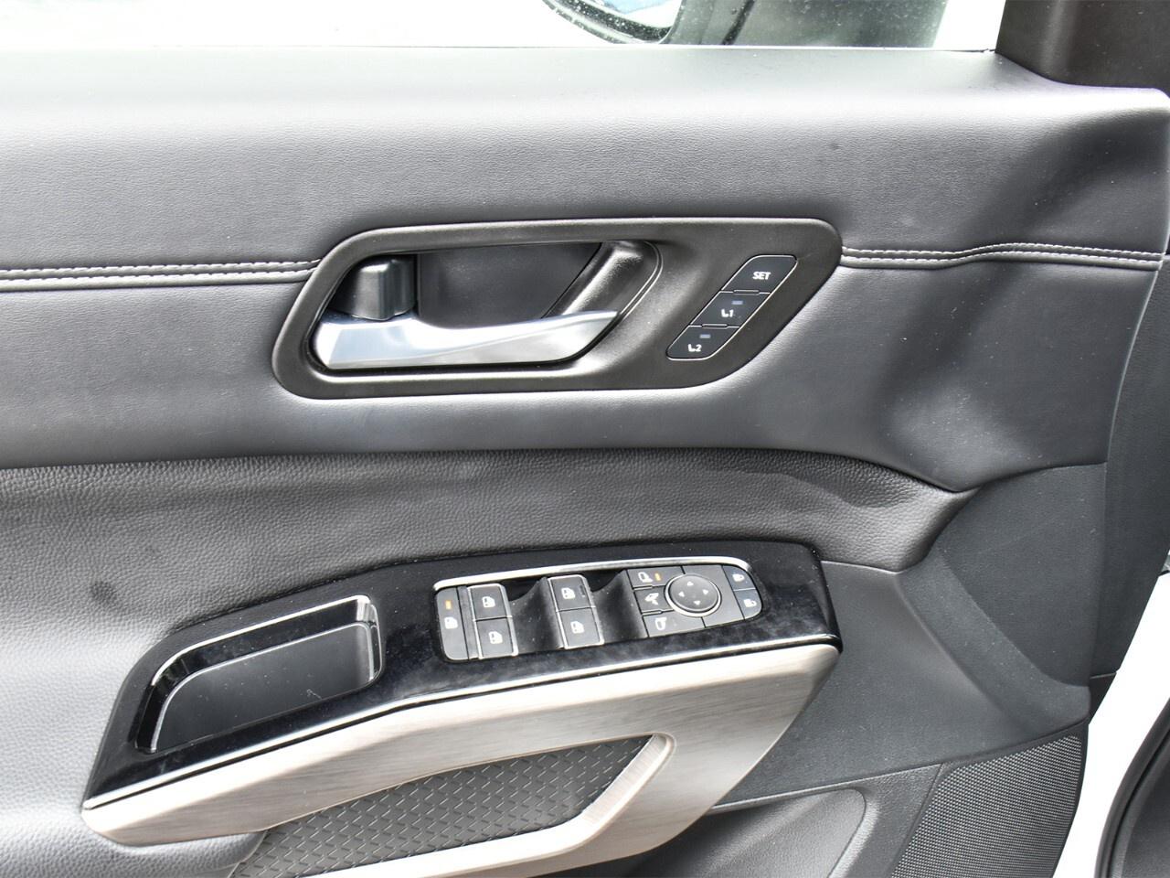 2025 Nissan Pathfinder PLATINUM - PREVIOUS MANAGER DEMONSTRATOR Photo