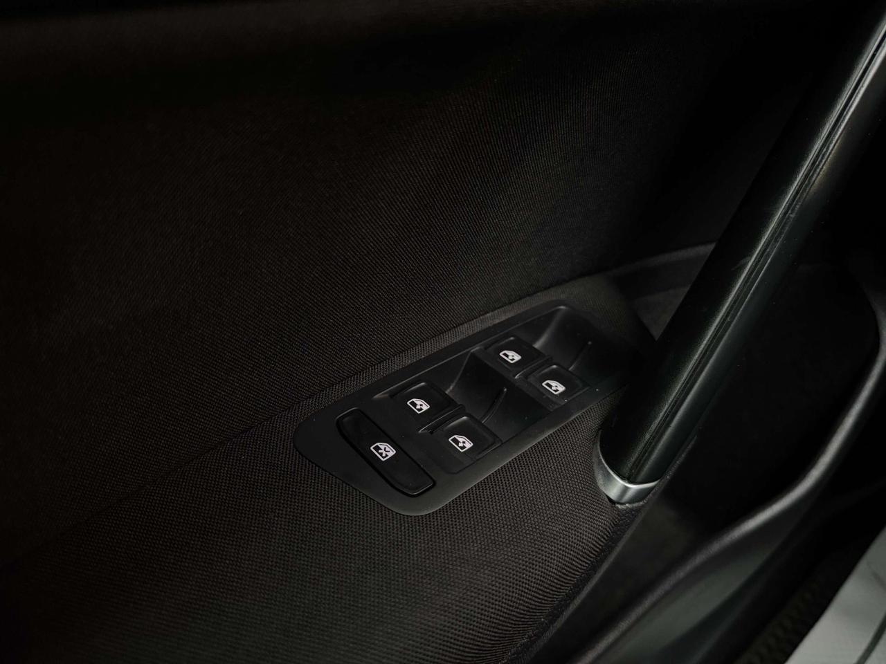 2018 Volkswagen Golf SportWagen Comfortline Manual 4MOTION! Photo