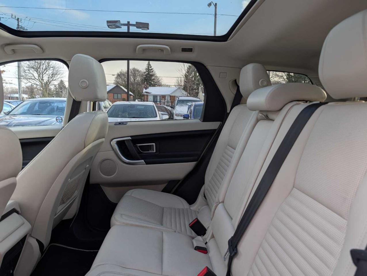 2015 Land Rover Discovery Sport AWD 4dr HSE LUXURY Photo