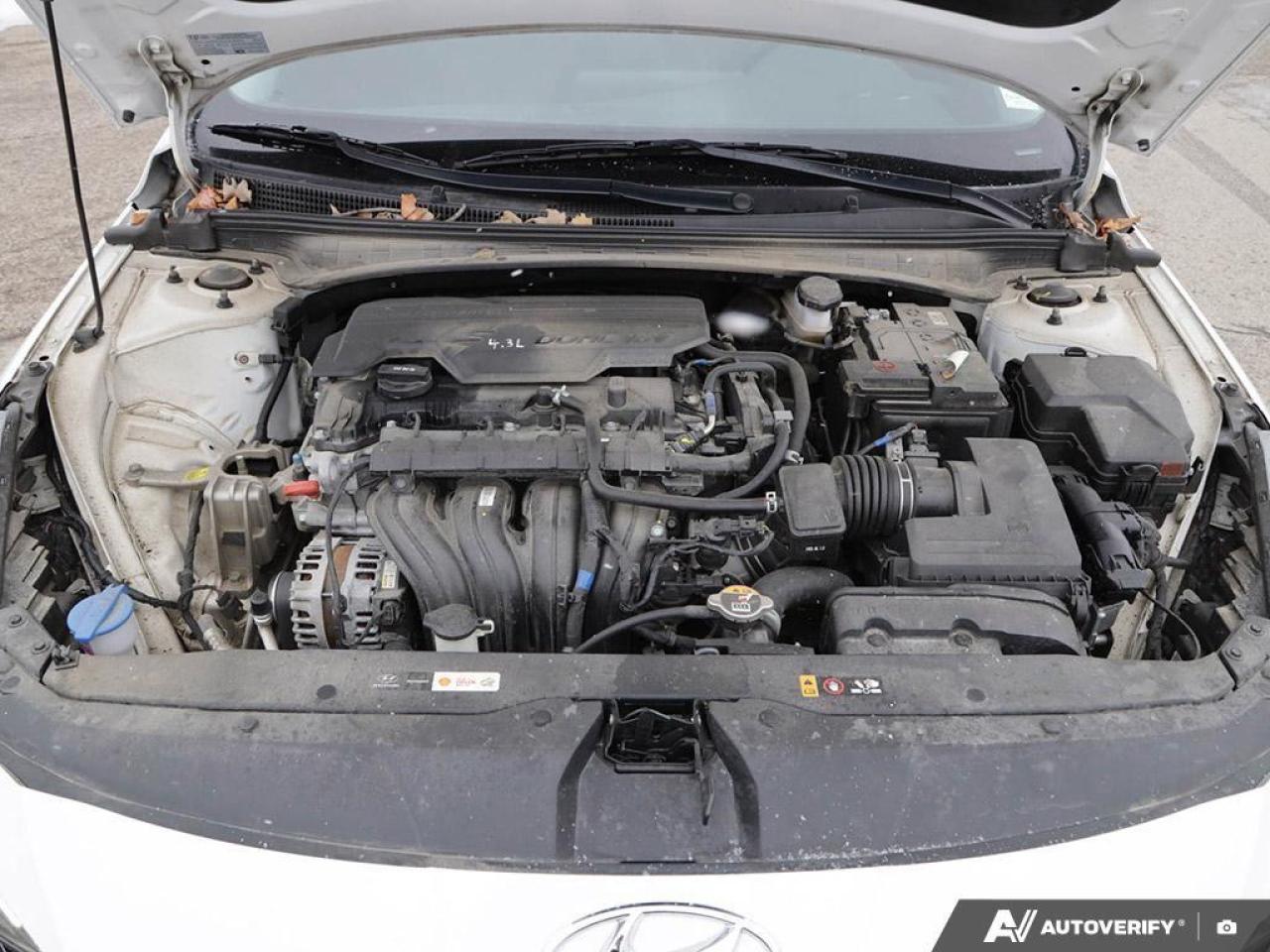 2023 Hyundai Elantra Luxury 4dr Sedan Photo